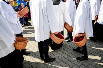 Kościół coraz bardziej bezgotówkowy. Zamówisz mszę przez internet, zapłacisz szybkim przelewem