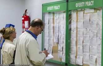 Bezrobocie bije rekordy. Poniżej 900 tys. osób zarejestrowanych w urzędzie pracy