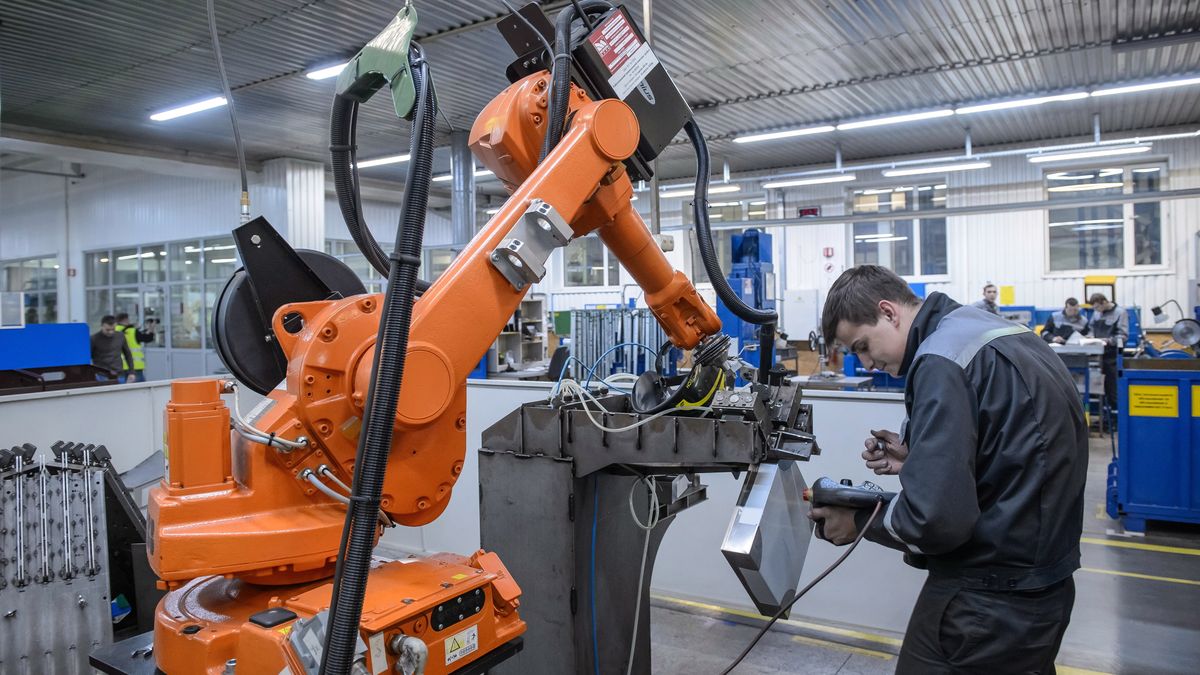 Zarobki rosną w skali roku, choć nie równają się z tymi odnotowanymi przez GUS w grudniu.