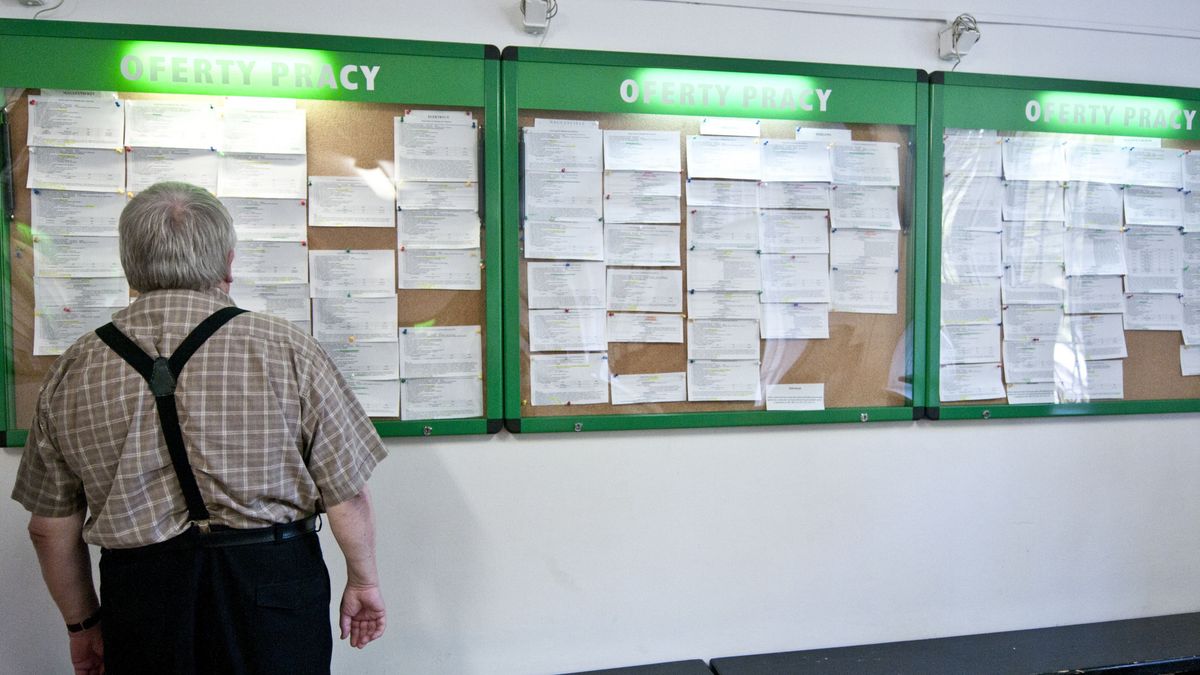 Polska staje się krajem, którego mieszkańcy pracują coraz krócej, coraz szybciej przechodzą na emeryturę i coraz dłużej pobierają (niskie) świadczenia.