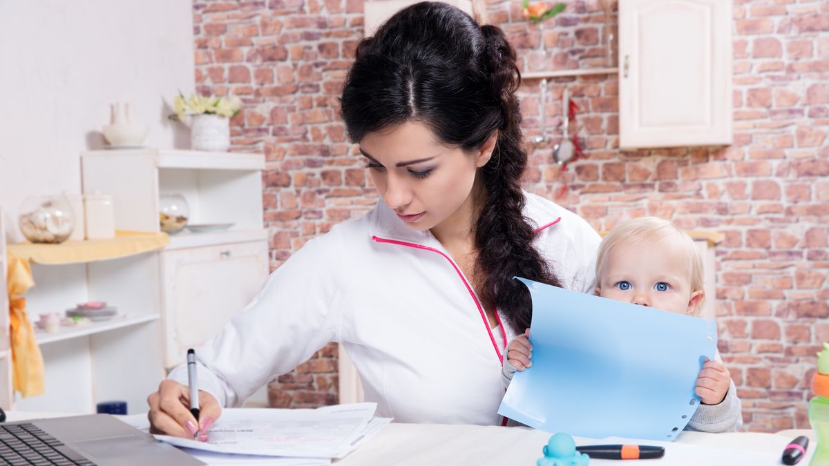 Matka prowadząca własną firmę może liczyć się z kontrolą ZUS.
