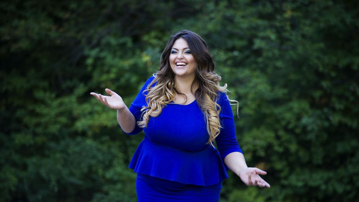 Panie w większym rozmiarze mogą znaleźć wiele ciekawych sukienek na wesele