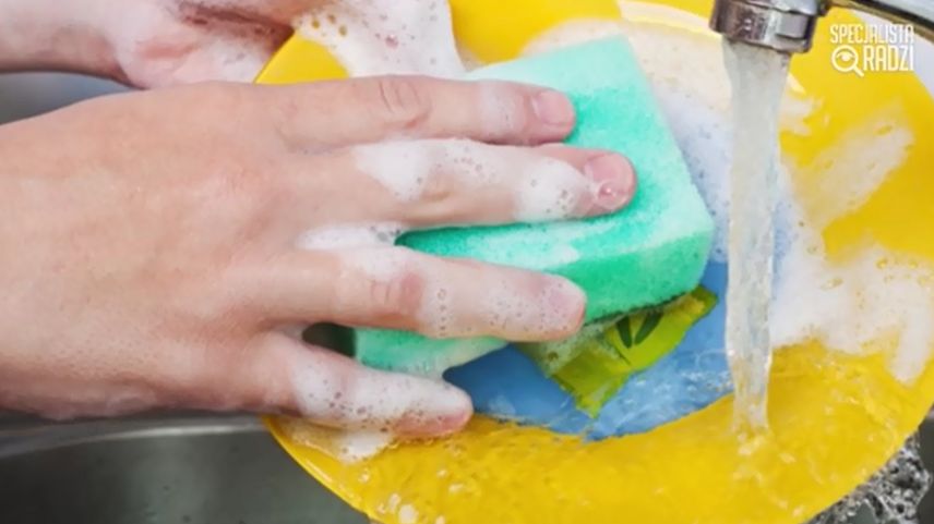 Kontakt z detergentami sprawia, że skóra szybciej się starzeje 