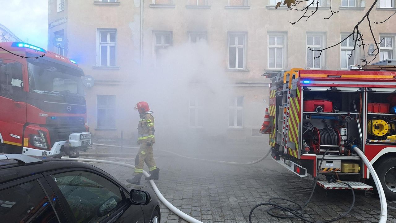 Wrocław: Pożar mieszkania na Przedmieściu Oławskim. Strażacy w akcji