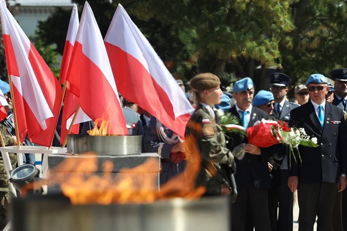 Pokazy sprzętu wojskowego, salwa honorowa i grochówka. Obchody Święta Wojska Polskiego w Lublinie | PROGRAM