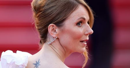 Przyszła w "firance". Pokazała się na festiwalu w Cannes