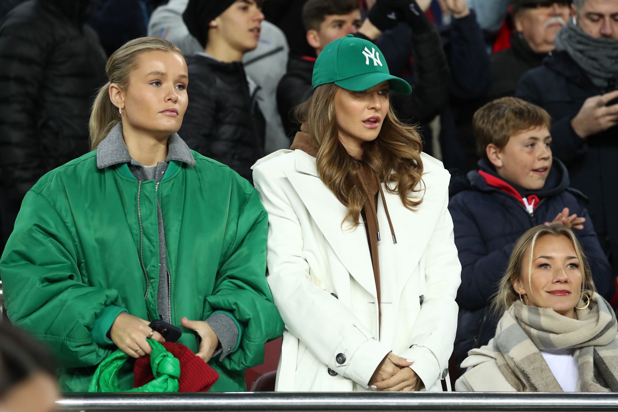 Anna Lewandowska na trybunach z WAGs