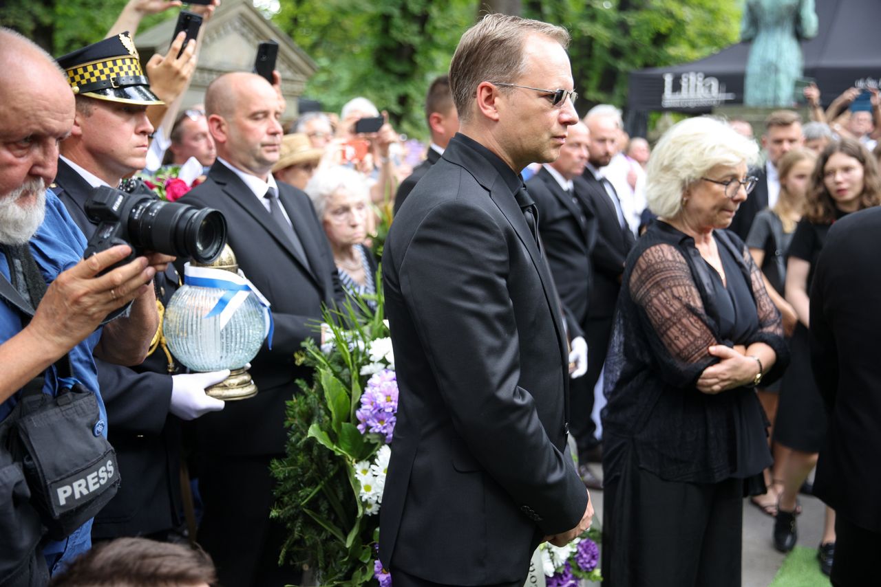 Maciej Stuhr nad grobem ojca