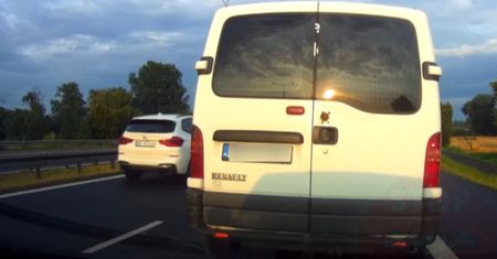 Kierowcy na S7 musieli zwolnić. To był niecodzienny widok