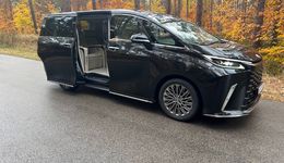 Lexus LM za ponad 800 tys. zł. Gdy luksusowe SUV-y i limuzyny są za małe