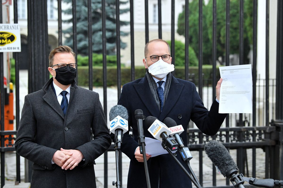 Koronawirus w Polsce. Dariusz Joński i Michał Szczerba ws. interwencji poselskiej w Ministerstwie Zdrowia w związku z zakupem respiratorów