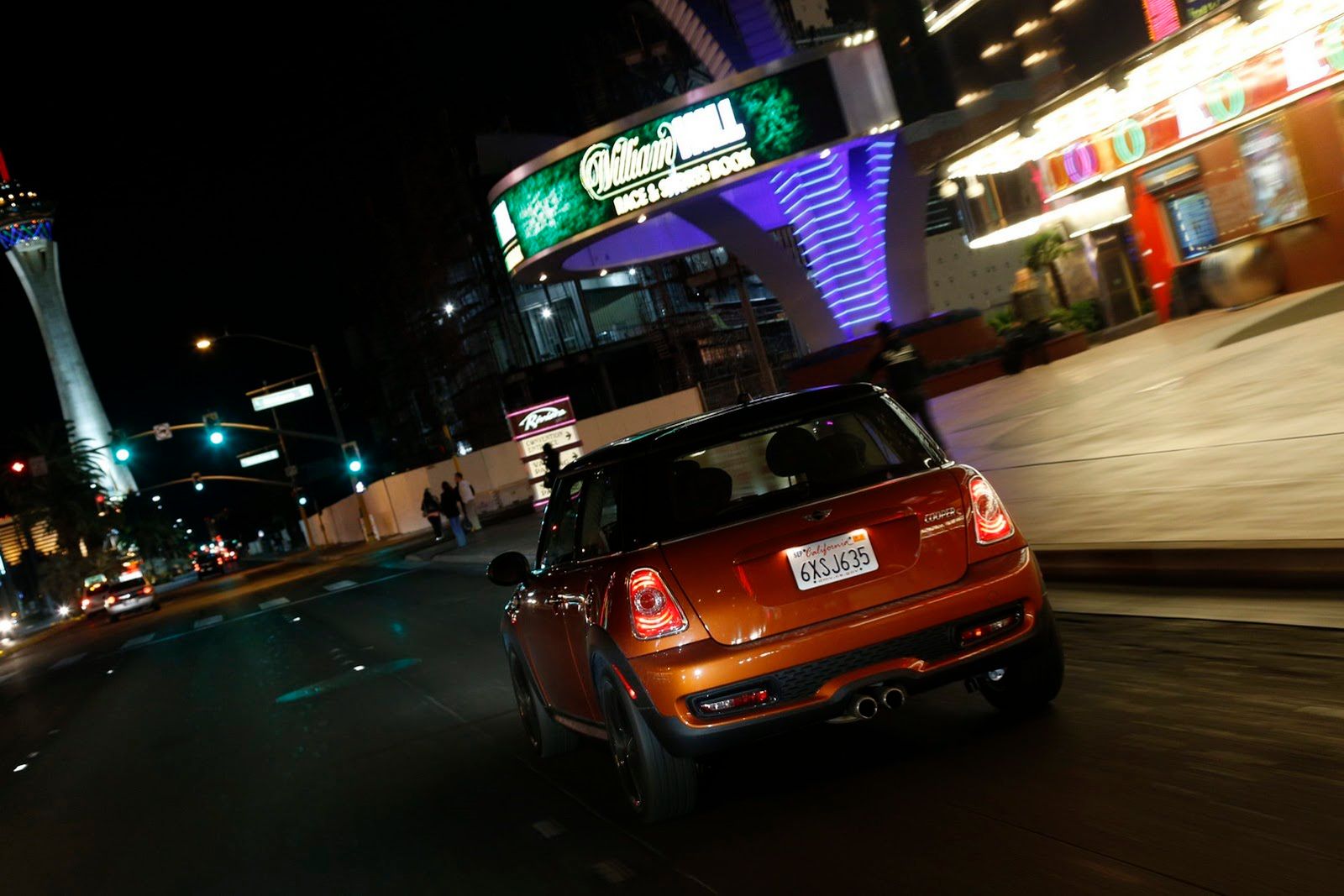 Galeria Mini jako celebracja sprzedaży półmilionowego egzemplarza w USA 230