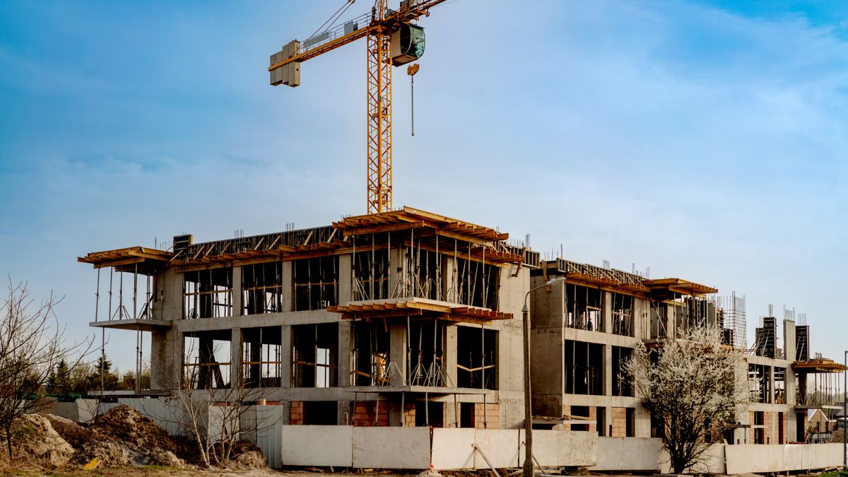 Liczba nowych mieszkań w Europie spada. W 2026 r. trend ma się p