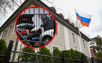 Rosjanie pakują rzeczy. Zdjęcia z wyprowadzki z konsulatu w Gdańsku