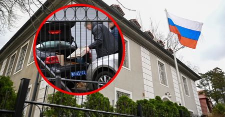 Rosjanie pakują rzeczy. Zdjęcia z wyprowadzki z konsulatu w Gdańsku