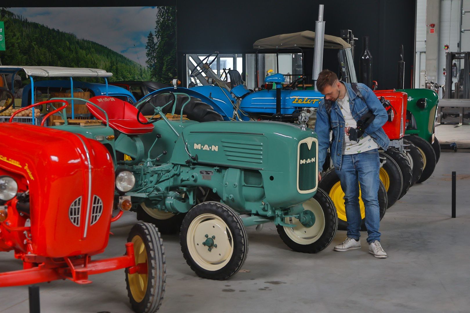 Muzeum Motoryzacji Wena w Oławie to największe prywatne muzeum motoryzacyjne w Polsce i jedno z największych w Europie Środkowej. Na powierzchni 7 tys. mkw. zobaczyć można imponującą kolekcję blisko 300 zabytkowych samochodów, 150 motocykli oraz 100 rowerów. Ekspozycja obejmuje pojazdy z różnych epok, od klasyków przedwojennych po ikony PRL-u, takie jak Fiat 126p czy Mercedes-Benz W113 „Pagoda” .