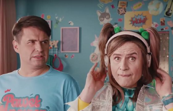 Igor Kwiatkowski zamiast Szymona Majewskiego reklamuje wolność w Plusie na Kartę (wideo)