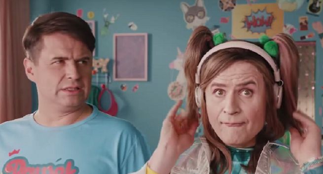 Igor Kwiatkowski zamiast Szymona Majewskiego reklamuje wolność w Plusie na Kartę (wideo)