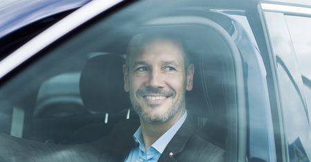 "Samochód jest jak wizytówka". Z szefem Mercedesa w regionie rozmawiamy o mobilności klasy premium
