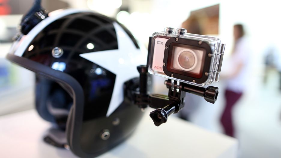 Kamera na kasku to niebezpieczne rozwiązanie.