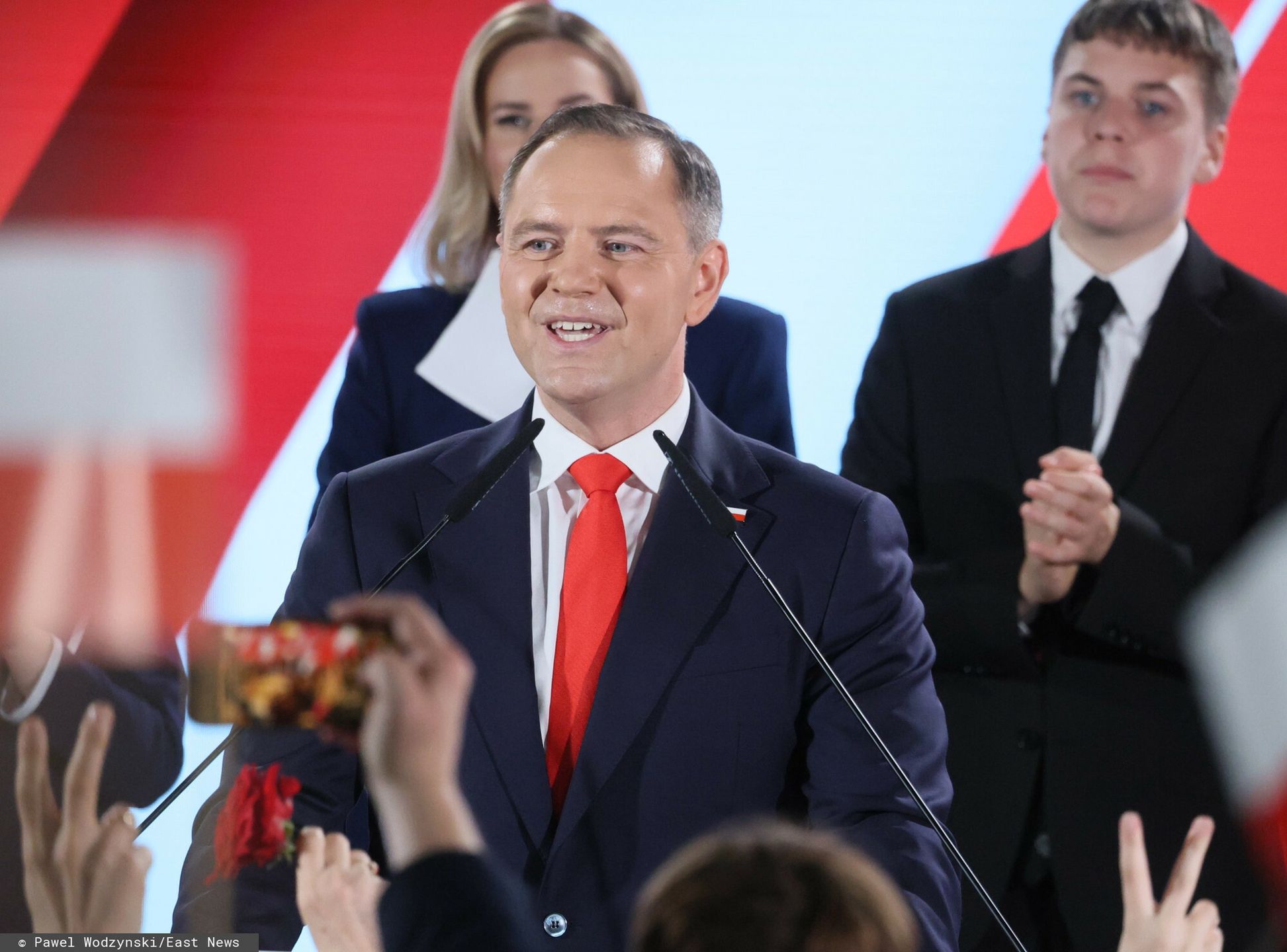 Wiecz�r wyborczy Karola Nawrockiego - druga tura wybor�w prezydenckich 2025
Fot. Pawel Wodzynski/East News, 01.06.2025. Druga tura wyborow prezydenckich 2025. Wieczor wyborczy kandydata PiS Karola Nawrockiego w Malej Warszawie, przy ul. Otwockiej. 
N/z: Karol Nawrocki z rodzina
Pawel Wodzynski