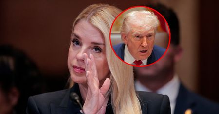 Media: Błagała Trumpa, żeby zostać. I tak ją zwolnił