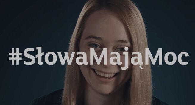 mBank w nowej kampanii zwraca uwagę, że „#SłowaMająMoc” (wideo)
