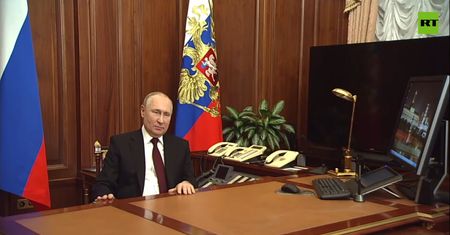 Putin pokazał swój komputer. Dalej korzysta z systemu Windows XP?
