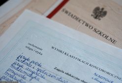 Uczniowie dostali świadectwa z błędem. MEN wyjaśnia, co zrobić