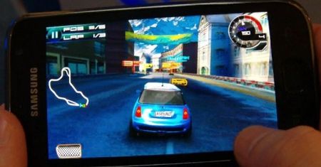 Jak na Samsungu Galaxy S działa Asphalt 5?