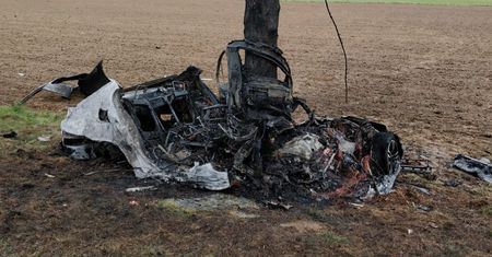 Tylko tyle zostało z bmw. Dwaj mężczyźni spłonęli