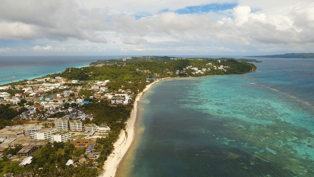 Przywódca kraju Rodrigo Duterte podjął radykalne kroki i zamknął popularną wyspę Boracay na okres 6 miesięcy