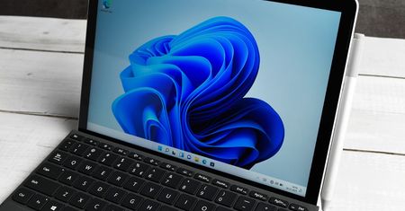 Trochę tablet, trochę laptop, trochę chciałbym go mieć. Test Microsoft Surface Go 3 - sprzętu, który sam nie wie, czym jest