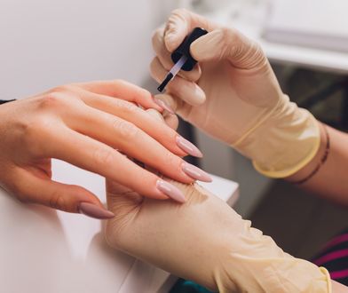 Bez pędzelka. Pisaki hybrydowe, którymi zrobisz manicure sama