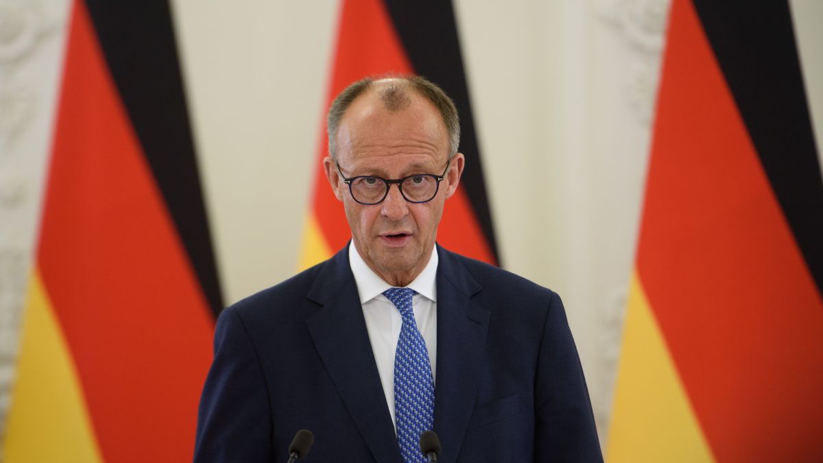 VILNIUS, LITHUANIA - 2025/05/22: German Chancellor Friedrich Merz talks to the media during a press conference after a meeting with Lithuanian President Gitanas Nauseda (not in view) at the Presidential palace. German Federal Chancellor Friedrich Merz held a meeting with Lithuanian President Gitanas Nauseda at the Presidential Palace in Vilnius. His visit to Lithuania was timed to the formal inauguration of the German 45th Armored Brigade "Lithuania.". (Photo by Yauhen Yerchak/SOPA Images/LightRocket via Getty Images)
