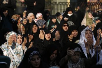 Widmo ewakuacji miasta. Teheran modli się o deszcz