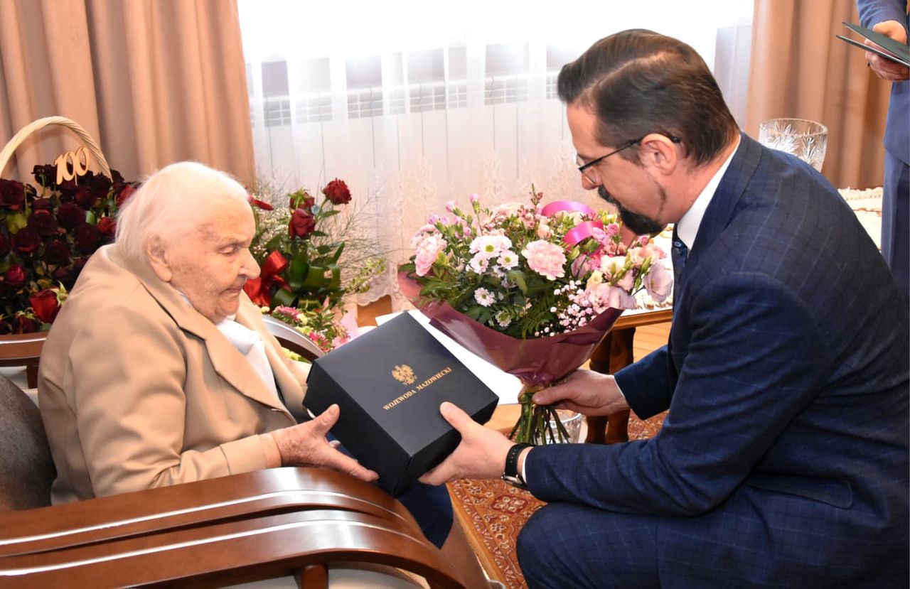 Wyjątkowy jubileusz Pani Stanisławy. Gratulacje od Premiera i Wojewody Mazowieckiego