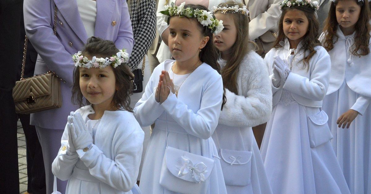 Pierwsza komunia święta dzieci ze Szkoły Podstawowej numer 3 w Stalowej Woli. Zobacz zdjęcia
