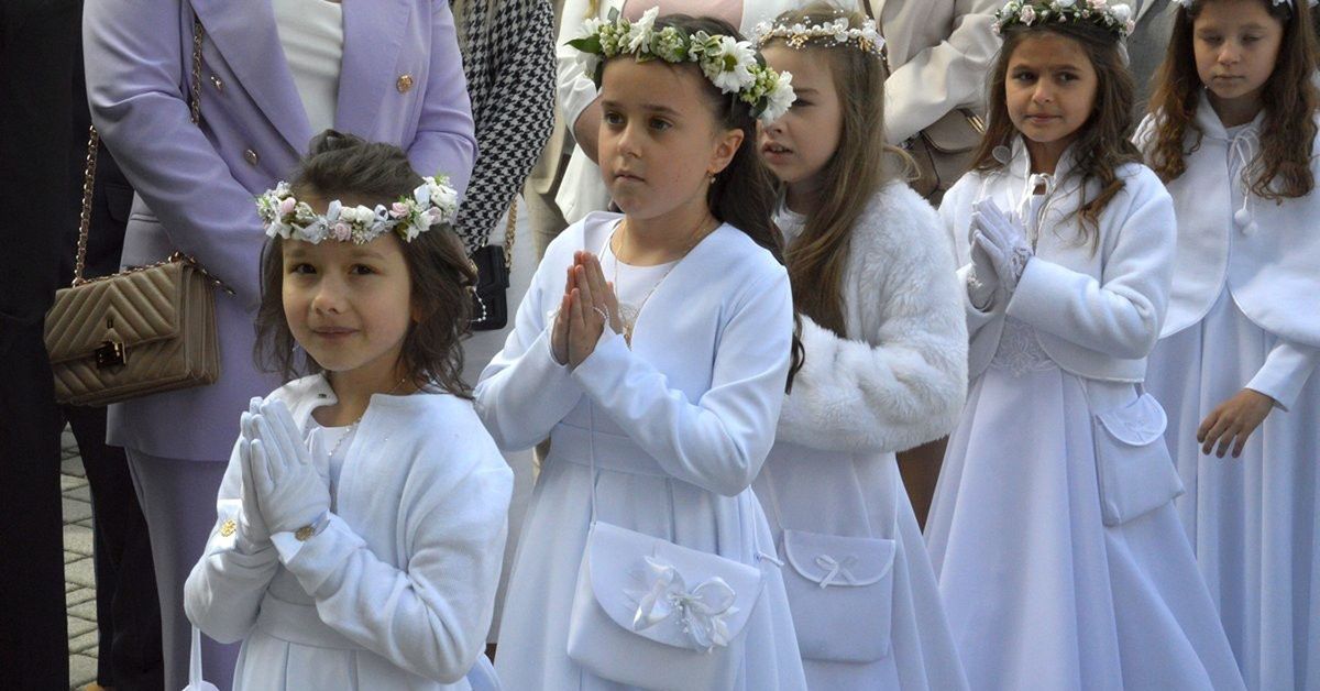 Pierwsza komunia święta dzieci ze Szkoły Podstawowej numer 3 w Stalowej Woli. Zobacz zdjęcia