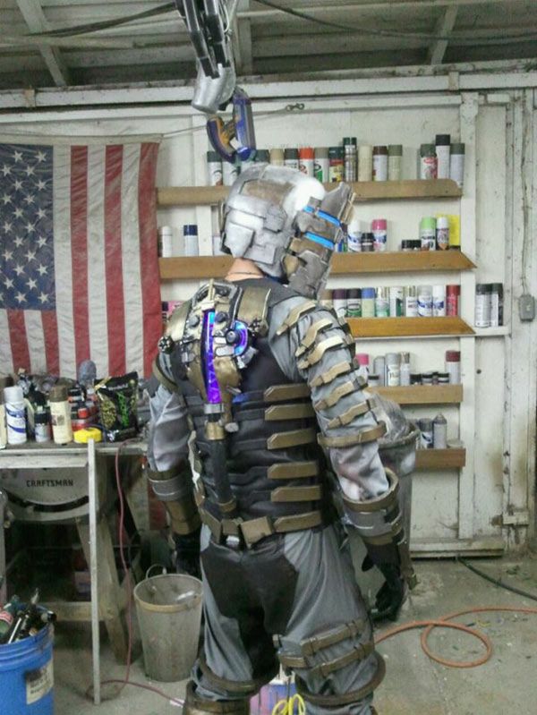 Genialny kostium z Dead Space 2 - nadaje się na Halloween? 2