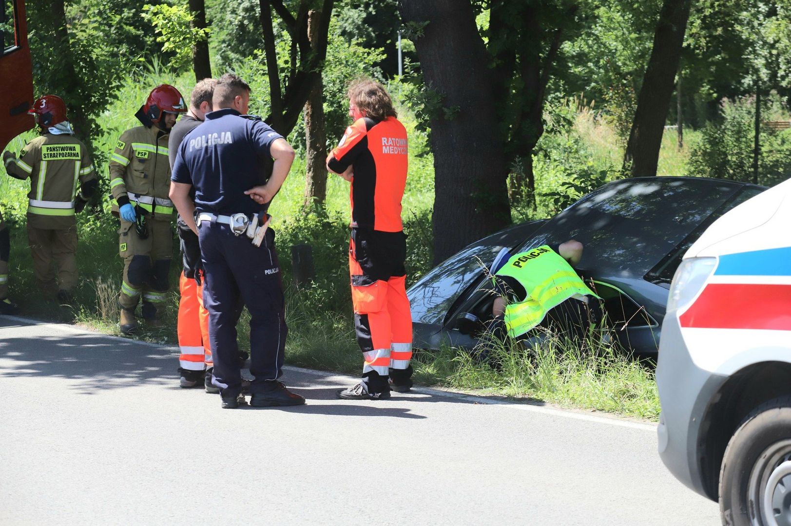 Samochód wylądował w rowie
