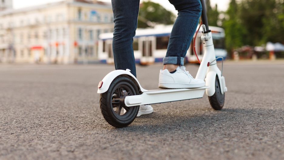 Hulajnogi stają się coraz bardziej popularnym środkiem transportu w wielu polskich miastach
