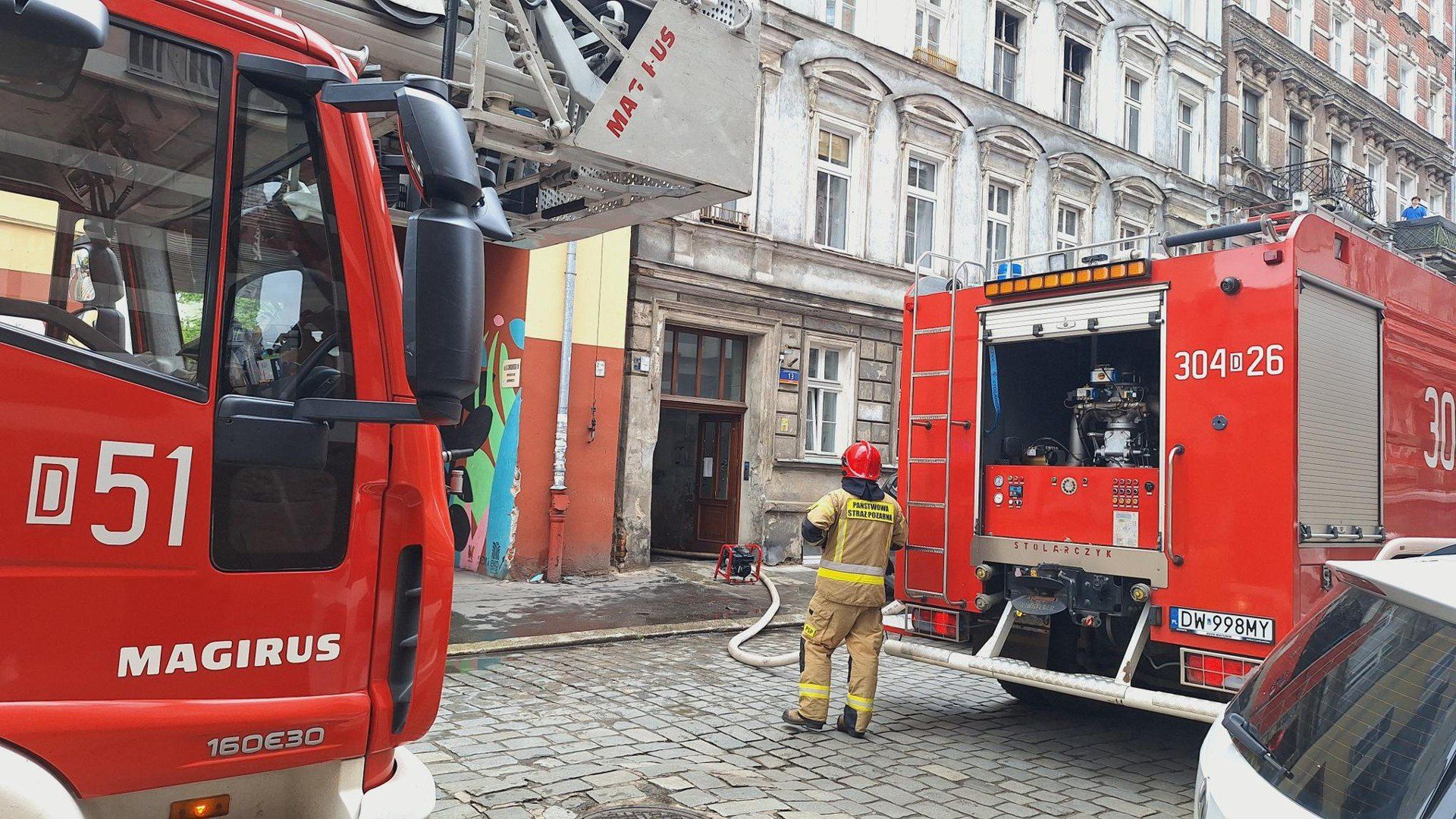 30.05.2025 r. Pożar w kamienicy przy skrzyżowaniu Chrobrego i Jagiellończyka.