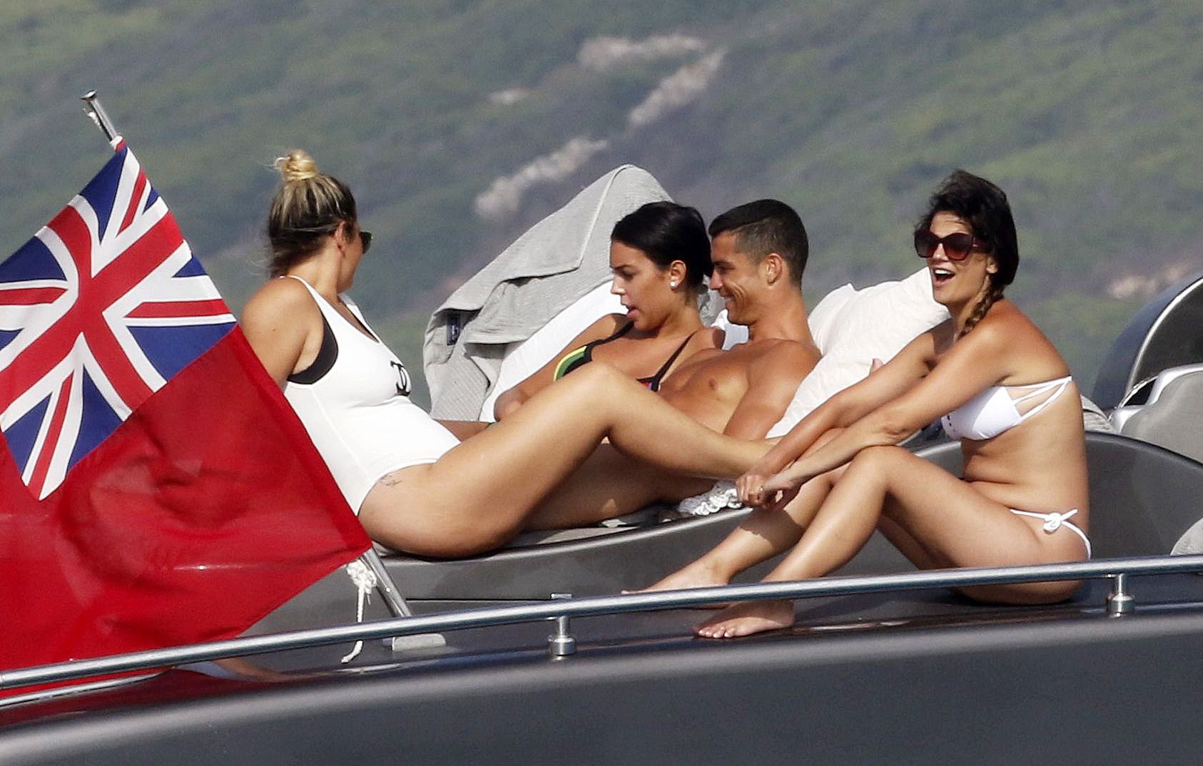 Cristiano Ronaldo z siostrami i Georginą 