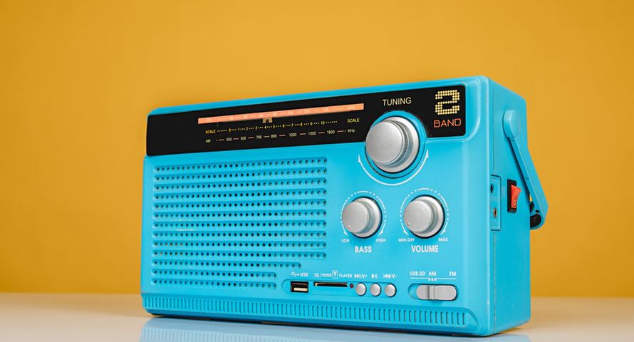 Czego słuchają Polacy? Radio przed muzyką z aplikacji, a smartfon dogania radioobiornik