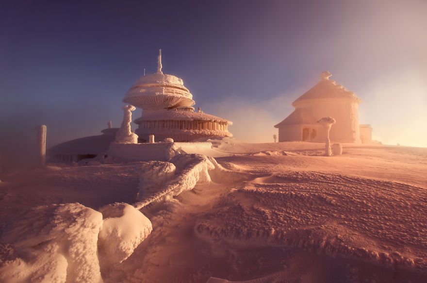 Fotograf do tej pory wykonywał zdjęcia w ponad 20 europejskich krajach, takich jak: Polska, Słowacja, Rumunia, Ukraina (Karpaty), Szwajcaria (Alpy), Francja, Austria, Włochy, Niemcy, Słowenia, Albania, Bośnia i Hercegowina.