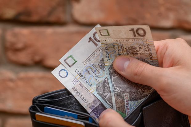 Sprzedawał opony za 600 zł, stracił 7200. Inni dostali garnek i tani zestaw narzędzi