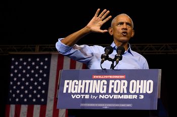 Barack Obama na wiecu wyborczym. Kpi z Trumpa