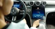 Za paliwo zapłacisz palcem. Nowy system Mercedesa to już cyberpunk