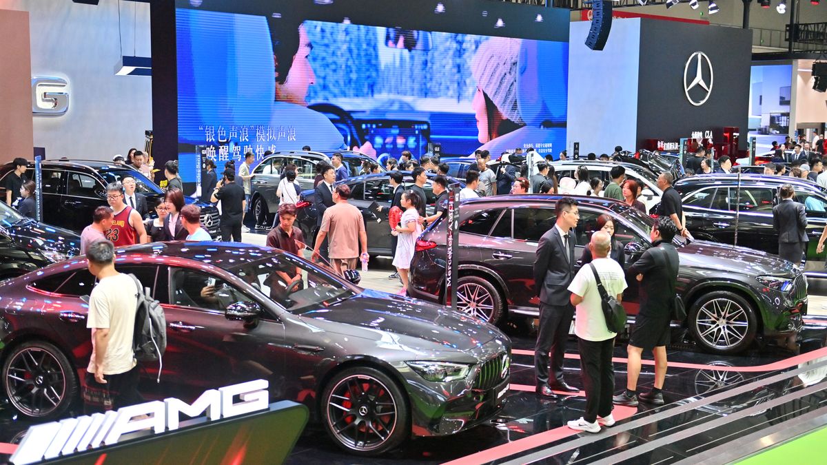 22nd Changchun International Auto Expo Kicks Off
CHANGCHUN, CHINA - JULY 12: People visit Mercedes Benz booth during the 22nd Changchun International Auto Expo on July 12, 2025 in Changchun, Jilin Province of China. The 22nd Changchun International Auto Expo kicked off at the Changchun Northeast Asia International Expo Center on July 12 and will last for 10 days. (Photo by Zhang Yao/China News Service/VCG via Getty Images)
China News Service
changchun, mercedes benz, china, changchun international auto expo